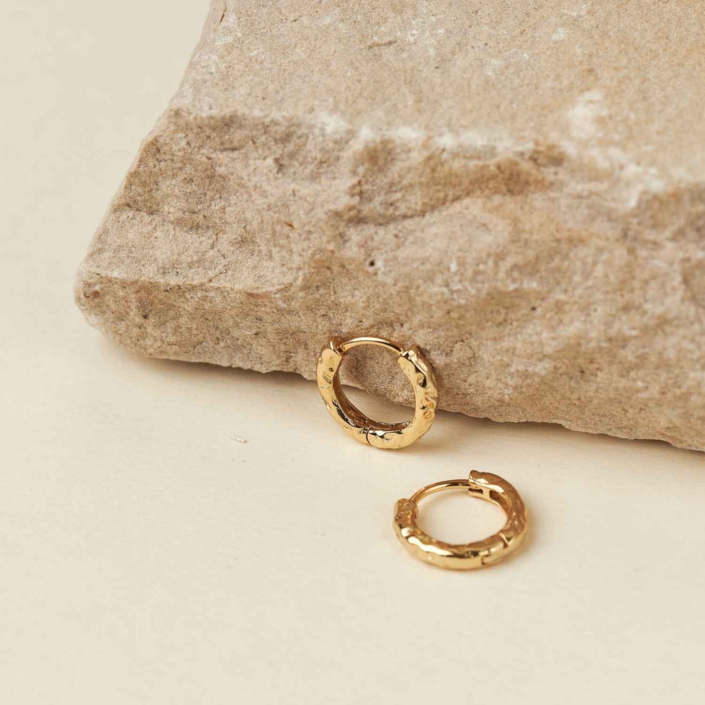 Maui Textured Round Hoops