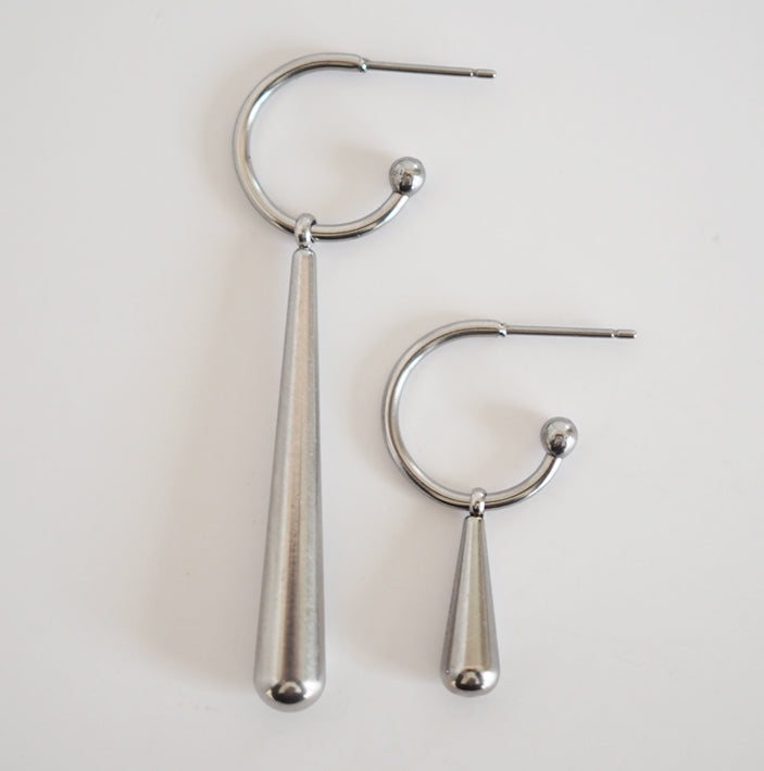 KIRA Short Teardrop Earrings | Silver