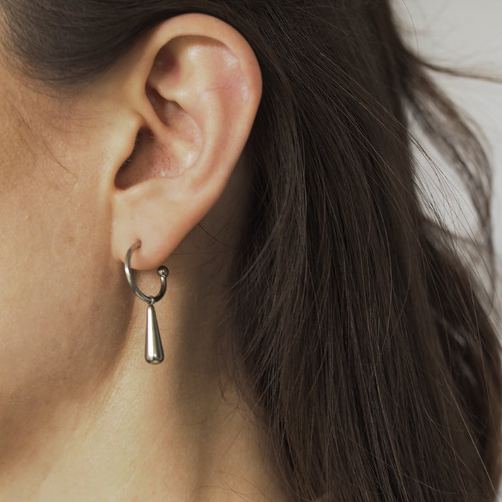 KIRA Short Teardrop Earrings | Silver