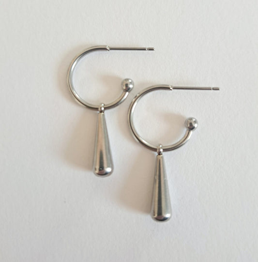 KIRA Short Teardrop Earrings | Silver
